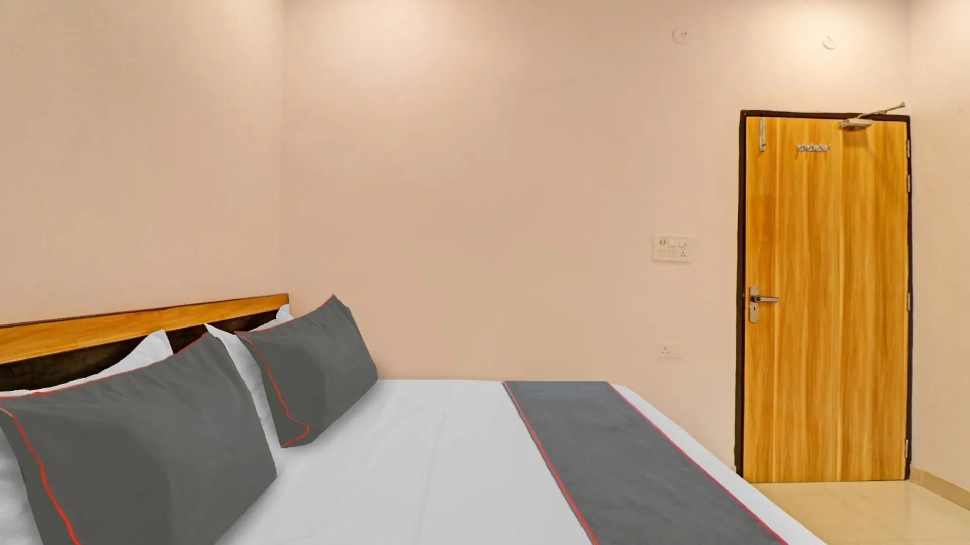 Collection O Qotel Peeragarhi Delhi  Indien