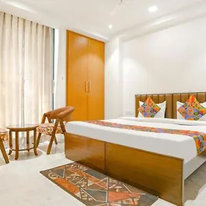 3* Hotel Fabexpress Aerosky Deluxe - Nr Yashobhoomi Convention Centre