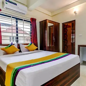 *** Hotel Itsy Rain Tulsi Stayz, Palarivattom Junction India