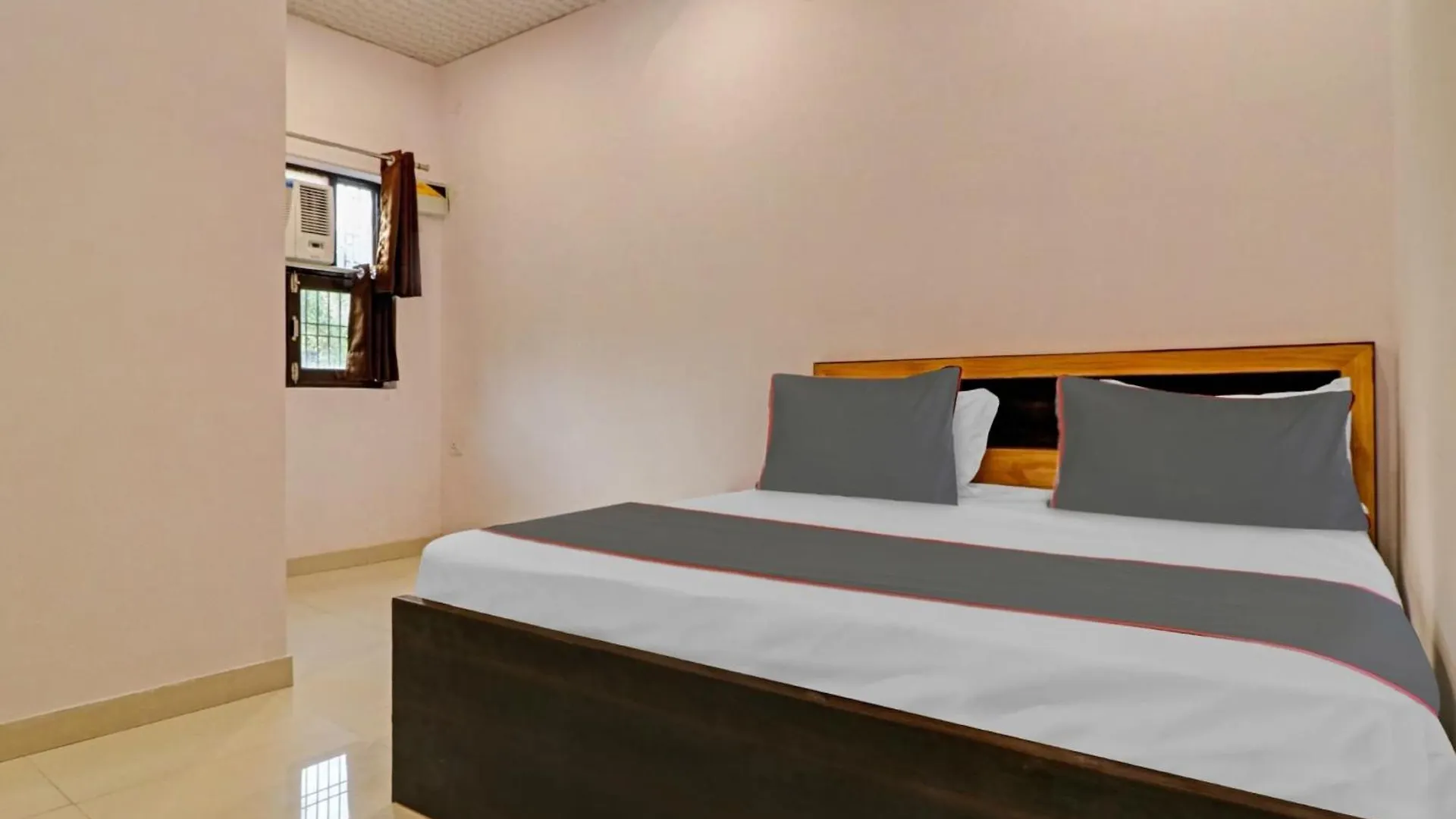 Collection O Qotel Peeragarhi Delhi  Hotel Delhi (National Capital Territory of India)