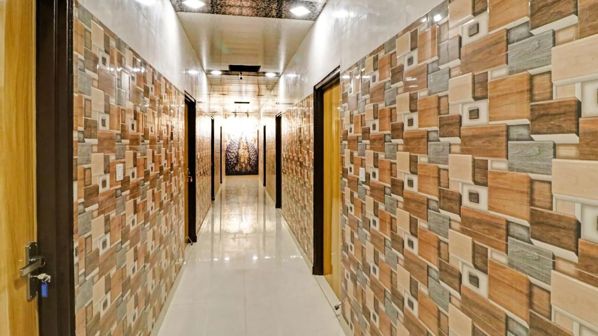 Collection O Qotel Peeragarhi Delhi